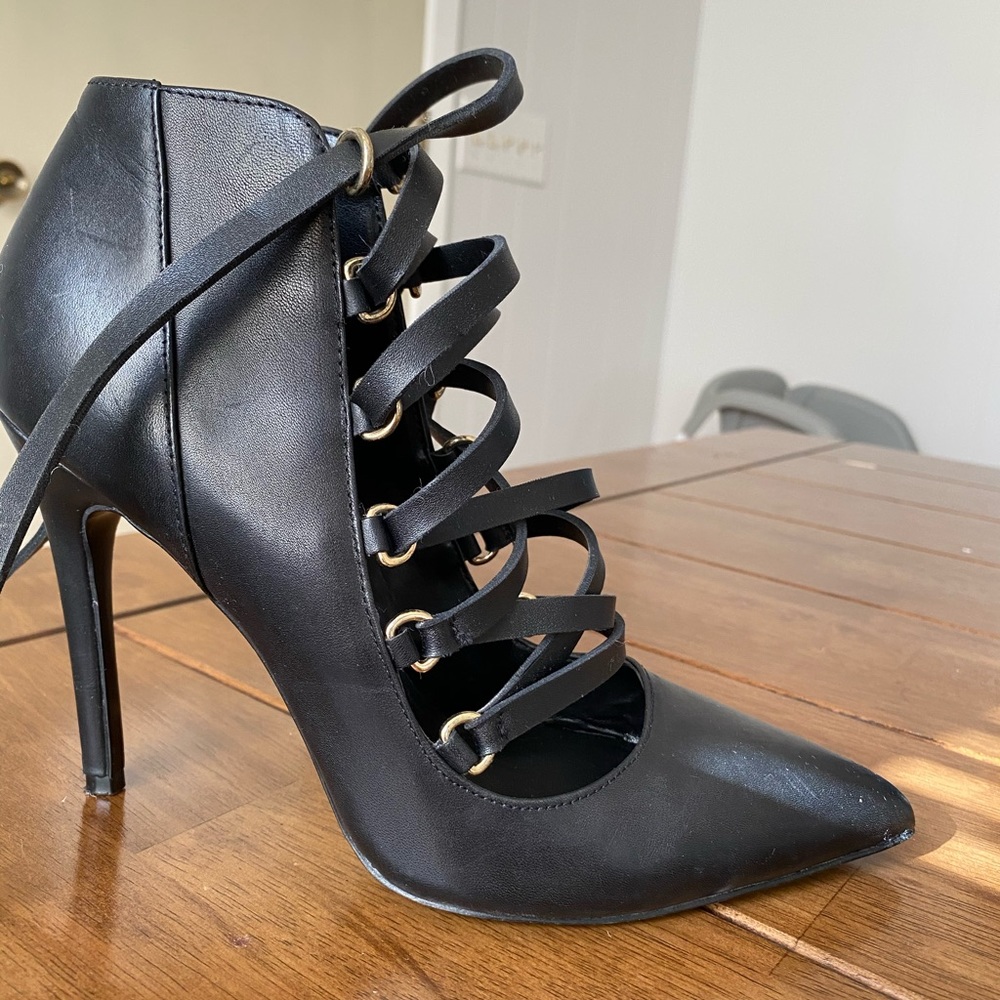 Black leather Aldo heels